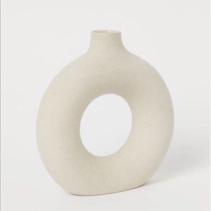 H&M Ceramic Vase in Large